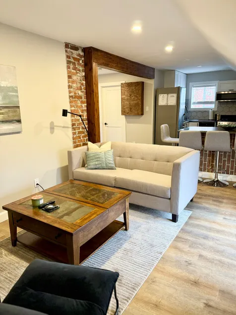 Cozy Oasis in Sarnia - Image 1
