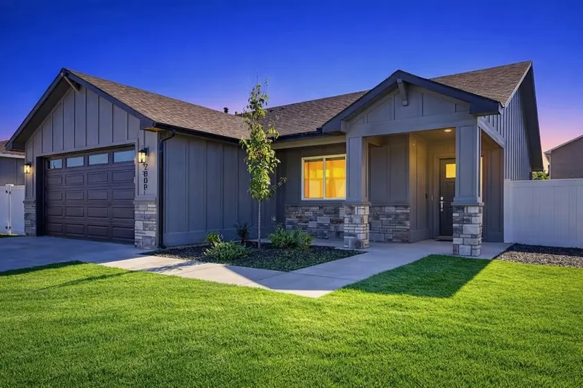 Apple Tree House 3BR with a Hot Tub and an Arcade - Image 1