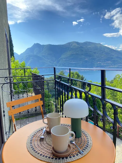 Two-room apartment with balconies overlooking the lake – near Varenna - Image 1