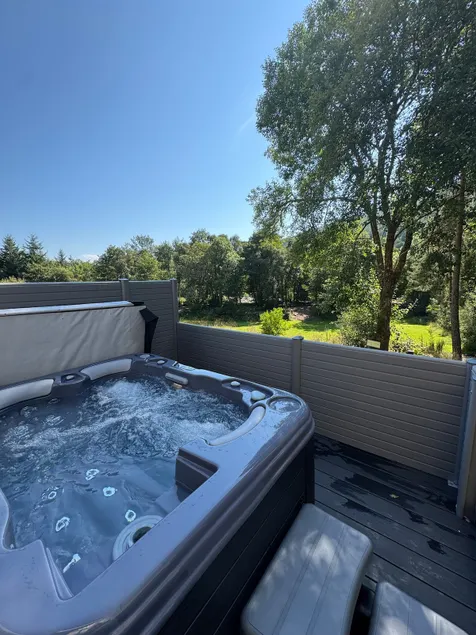 River Cottage Hot tub spa - Image 1
