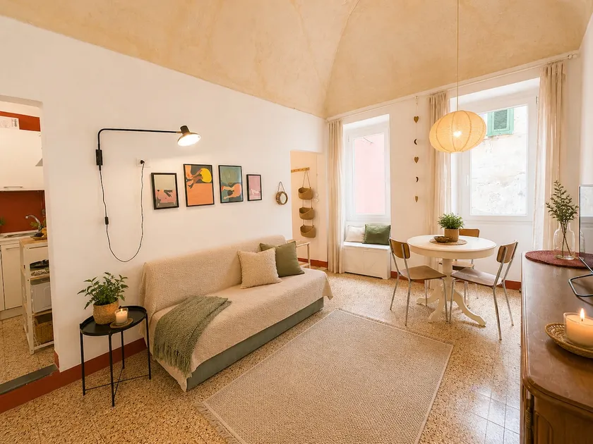 [Charming, centrally located] Two-room apartment in Sanremo - Image 1