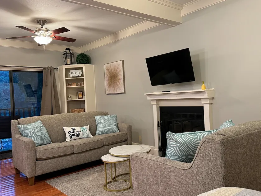 Lakefront Studio Condominium - Image 1