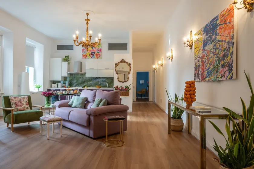 Live Like a Local — Elegant Stay Near the Center - Image 1