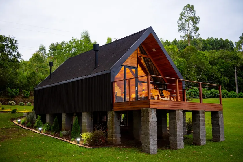 Earth Cabin – Romantic Retreat with Breakfast - Image 1