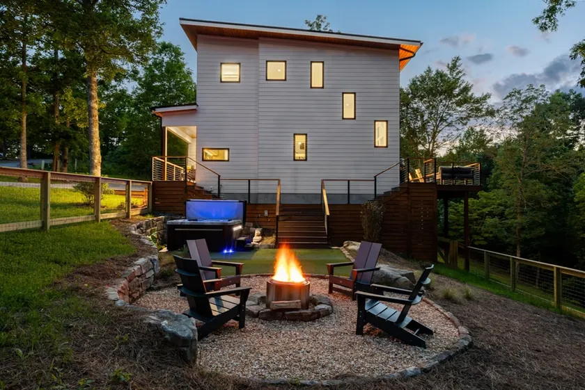 Level Up | Hot Tub + Fireplace + Fire Pit + Dogs - Image 1