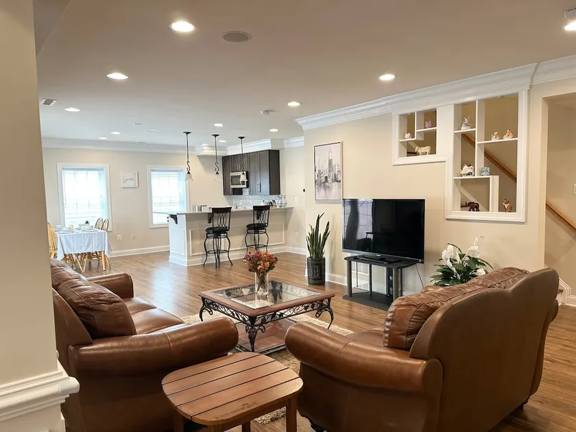 Charming 2BR 2BA Suite-Close to DC - Image 1