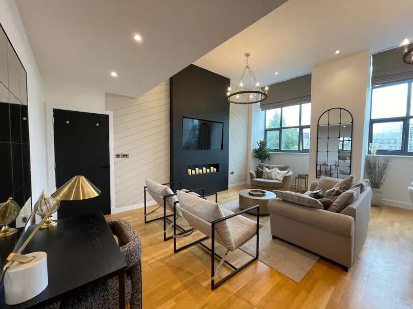 Executive 5* city centre apartment - Image 1