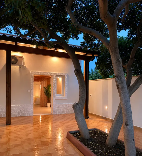 Small detached house - Image 1