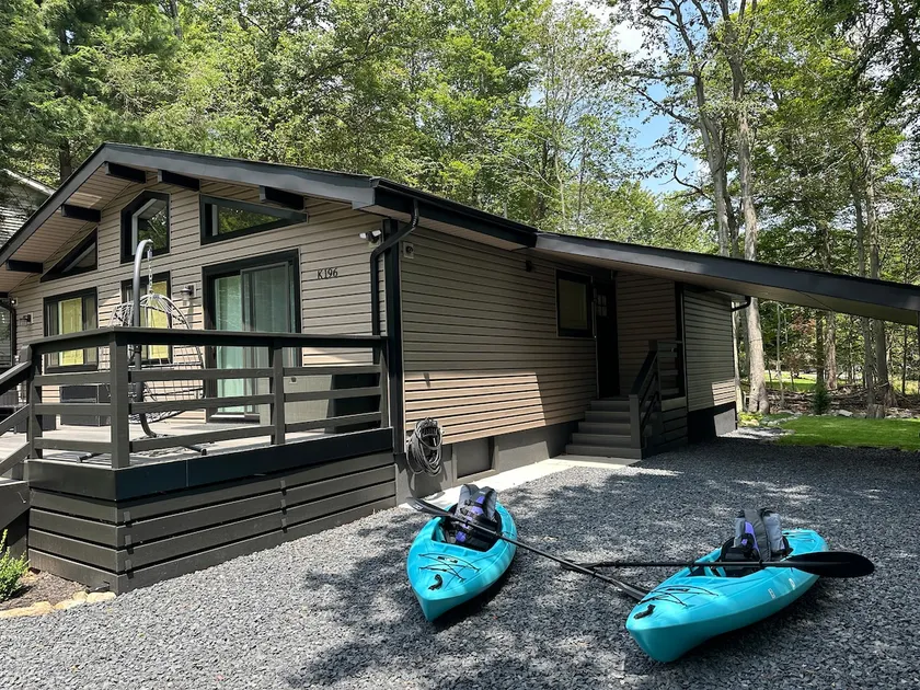 Renovated 3BR House in Tobyhanna FirePit PingPong - Image 1