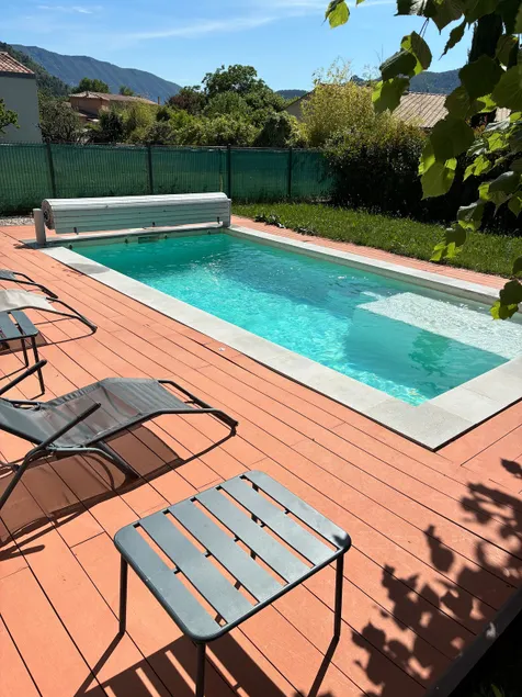 Apartment with pool, air conditioning, view of St Julien - Image 1