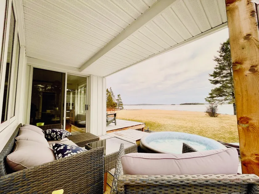Cozy Oceanfront Getaway w/ Beach & Hot tub! - Image 1