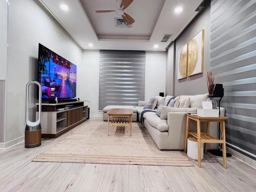 Quiet & Cozy - Top floor ! 100” Qled + PS5 - Image 1