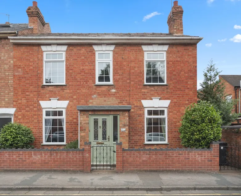 Picturesque Victorian Cottage - Image 1