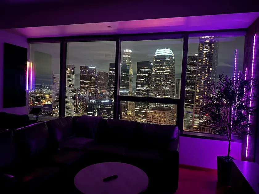 DTLA Skyscraper With City Views - Image 1