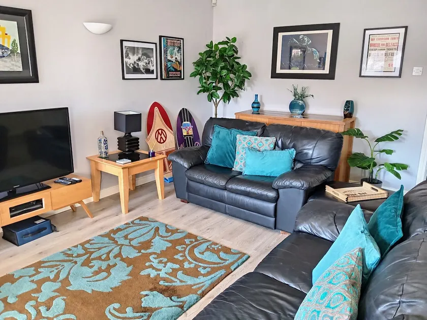 Sea Surfing 2 bed, ground floor apartment - Image 1