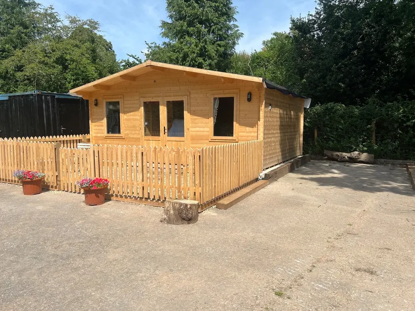 Oak Tree Cabin - Image 1