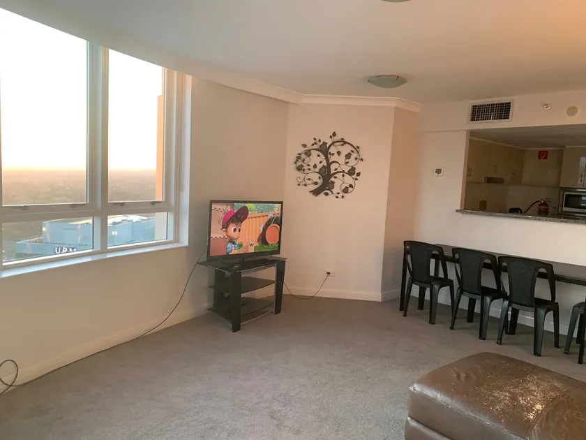 High Rise 2 Bed/Bath Car Park Centre Chatswood - Image 1