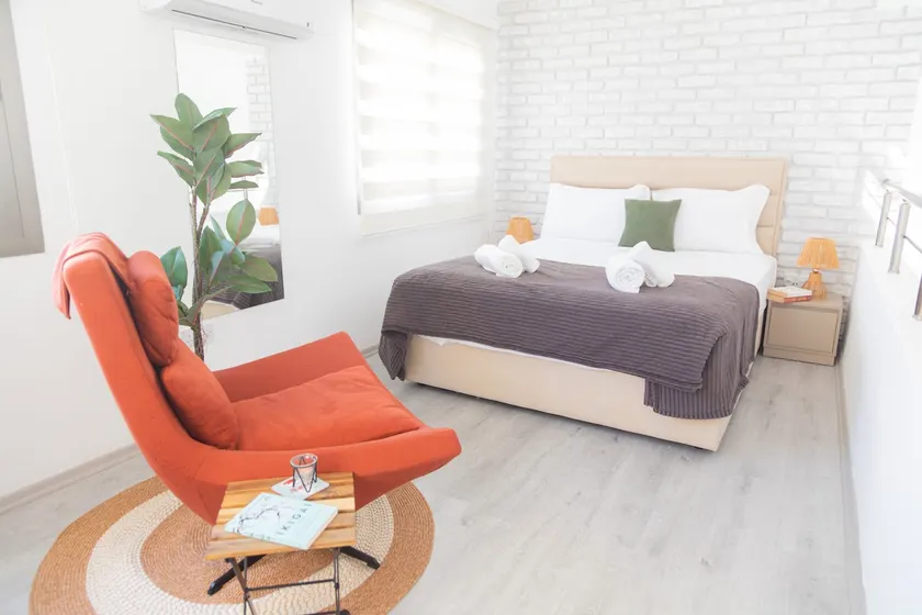 Luxury Garden Villa | 1-Min walk to Merit & Beach - Image 1