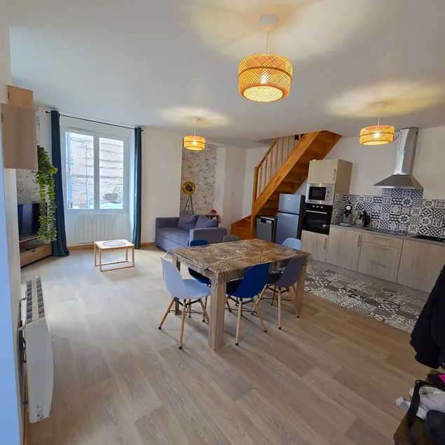 Cozy house for 6 people • Free parking • Near the A72 - Image 1
