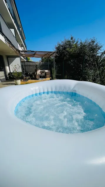 Exclusive Garden Oasis & Hot Tub & Private Parking - Image 1