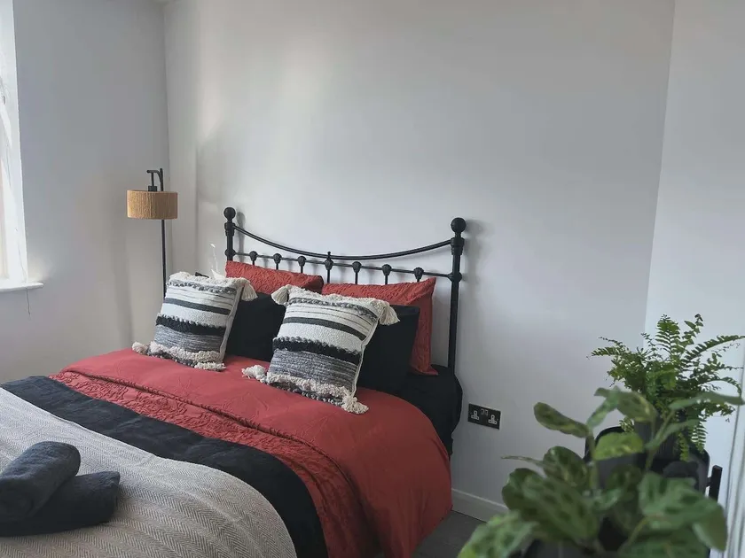 Deluxe City Centre King Suite - Image 1