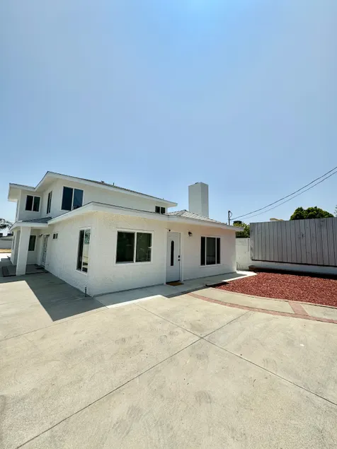 Sun Valley Large Two-Story House Huge Backyard - Image 1