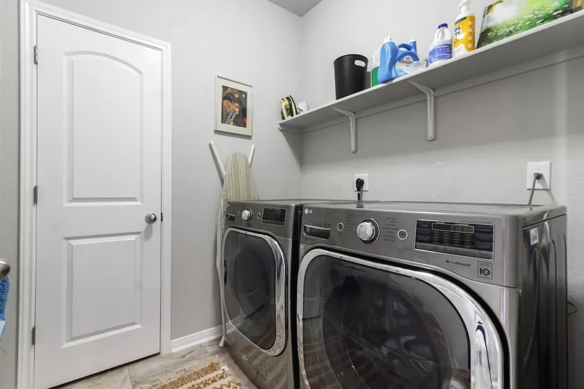 Charming 3-bedroom, 2 full bath - Image 1