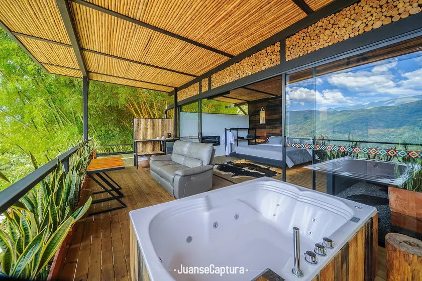 Luxurious cabin with a beautiful view - Image 1