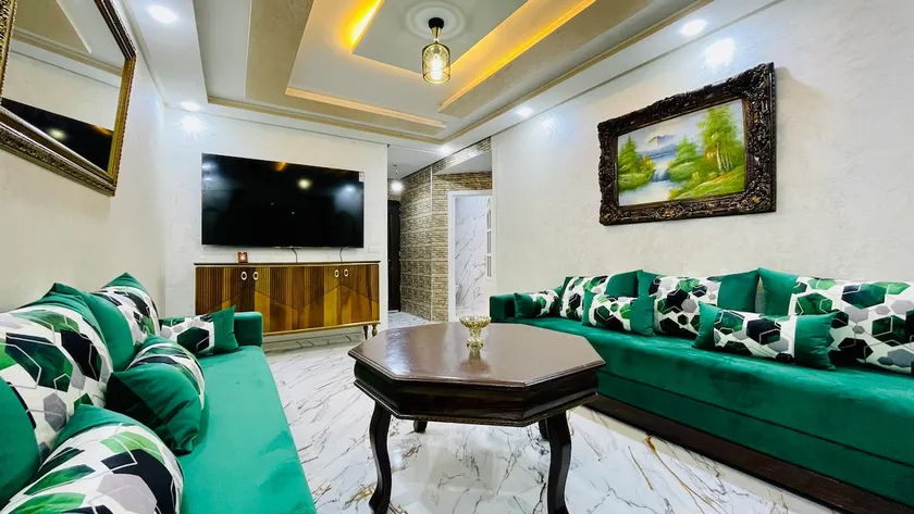 Fully renovated, good location. - Image 1