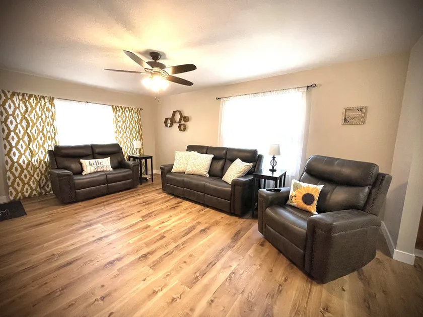 The Honey Bee! 3bd/2ba so clean and bright! - Image 1