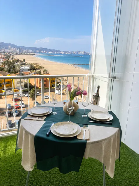 Direct access to the beach and ocean views + parking - Image 1