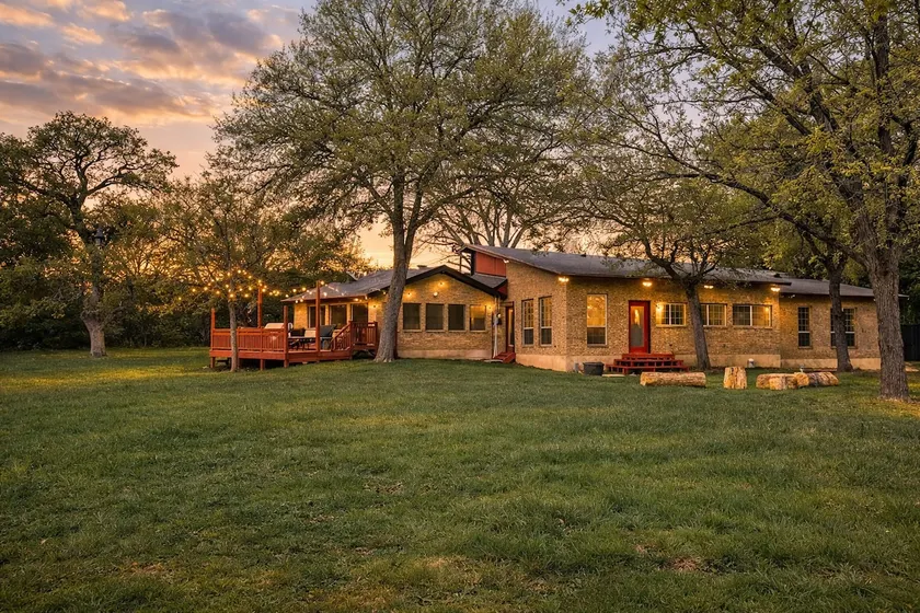 Luxury Ranch near Airport, Tesla & COTA| Sleeps 14 - Image 1