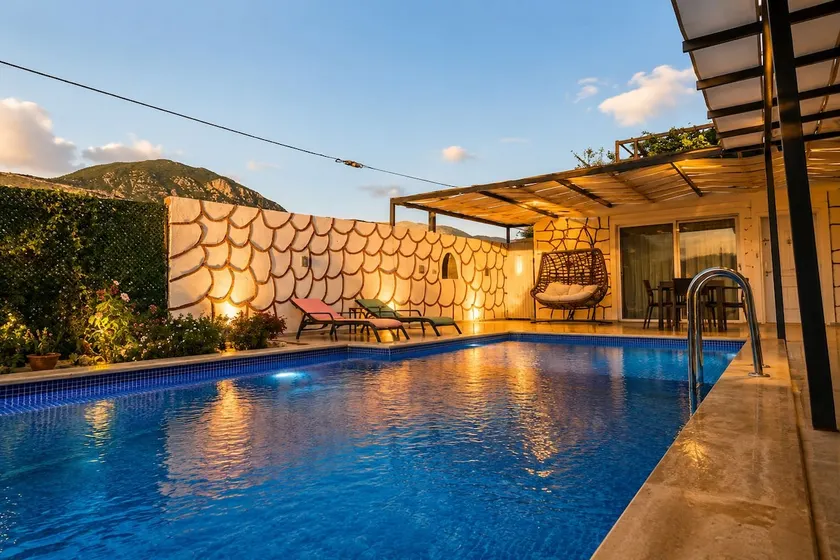 Villa Nur is surrounded by nature - Image 1