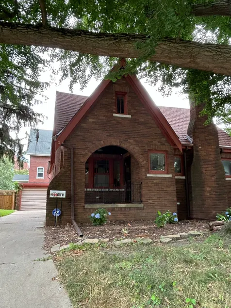 Ginkgo House near Illinois Wesleyan - Image 1