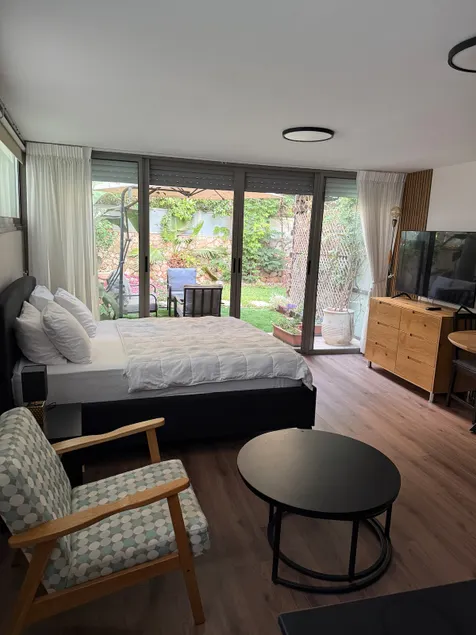 (D4) Lovely Quiet Garden Suite TLV - Image 1