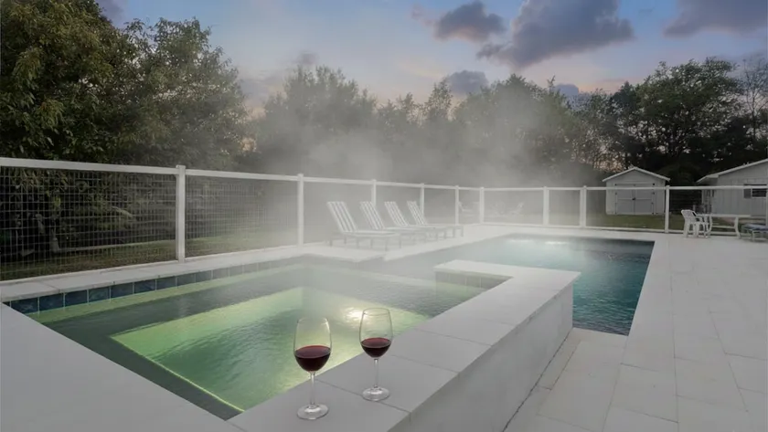 Pool, Heated Spa, 2 Kitchens - 15m to Chattanooga - Image 1