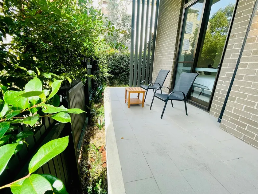 Charming and cozy 2 Bedrooms 2 bathrooms Condo with Study room, Parking, Wi-Fi - Image 1