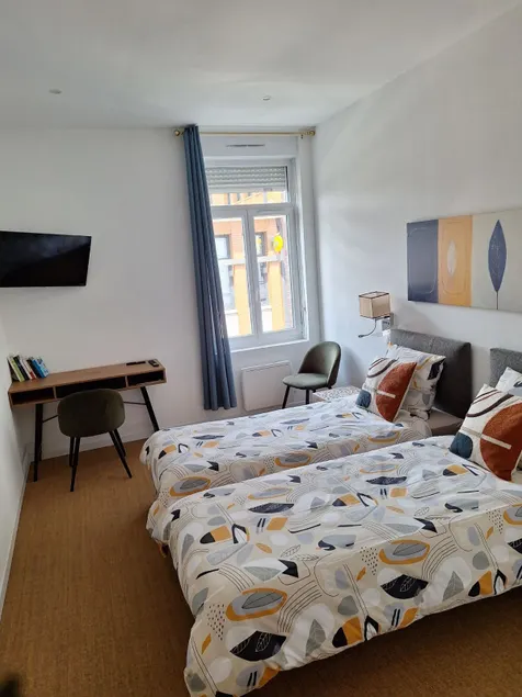1 Apartment on the 1st floor in the city center - Image 1