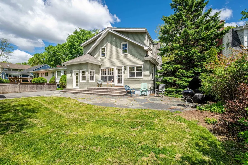 Elegant 3 bedrooms house in central downtown - Image 1