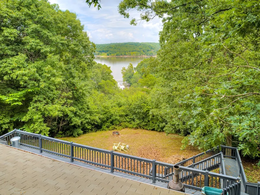 Lake Front Beauty - Image 1