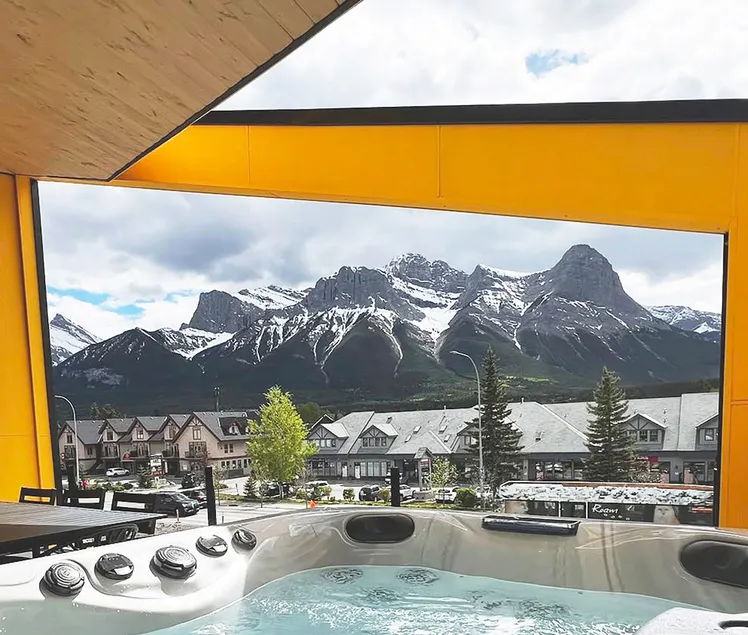 Lux 4BRs/Epic View/Hot Tub/Garage and EV charger - Image 1