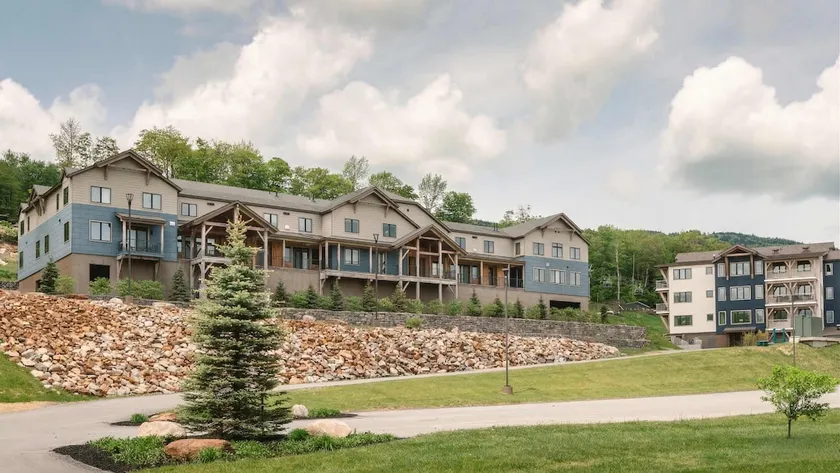 Mountainside 1-BR Ski-In/Out Okemo Retreat - Image 1