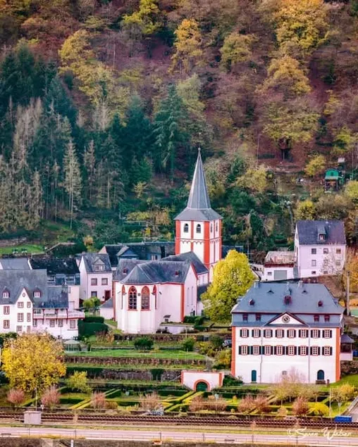 Rheinblick, UNESCO Village on the Middle Rhine near Lorelei - Image 1