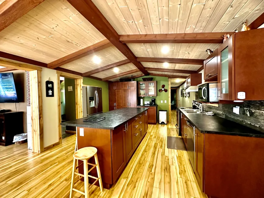 Reenie’s Rustic Retreat - 3 Bedroom, sleeps 9 - Image 1