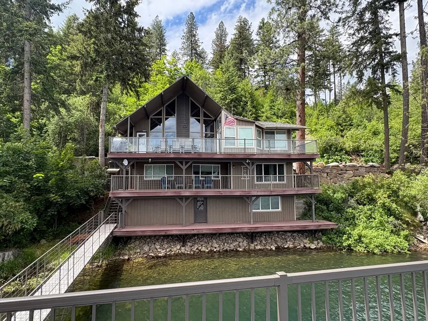 Hayden Lake Waterfront Gem!-Sleeps 9 - Image 1