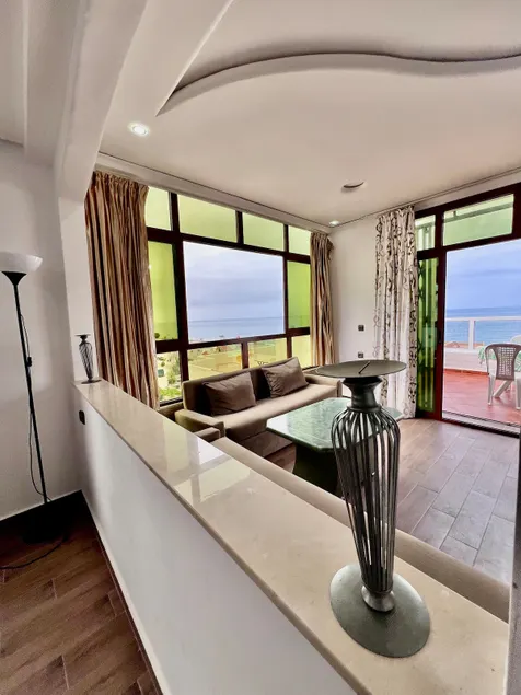Apartment with pool direct access to sea - Image 1