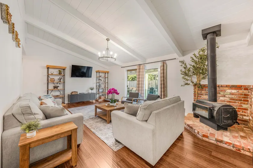 Modern Valley Oasis! Pet-friendly & Walkable to DT - Image 1