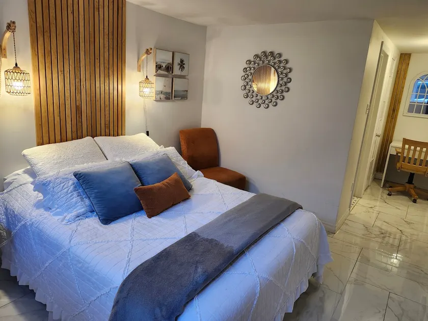 Cuban Corner Suite with Queen Bed and Full Kitchen - Image 1