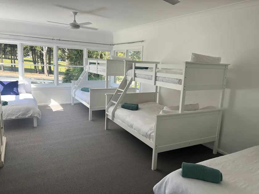 Mollymook- Walk to Beach, Surf, Golf Course & Club - Image 1