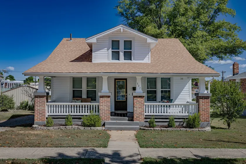 Sweet Magnolia House Sleeps 8-Large Fenced Yard - Image 1